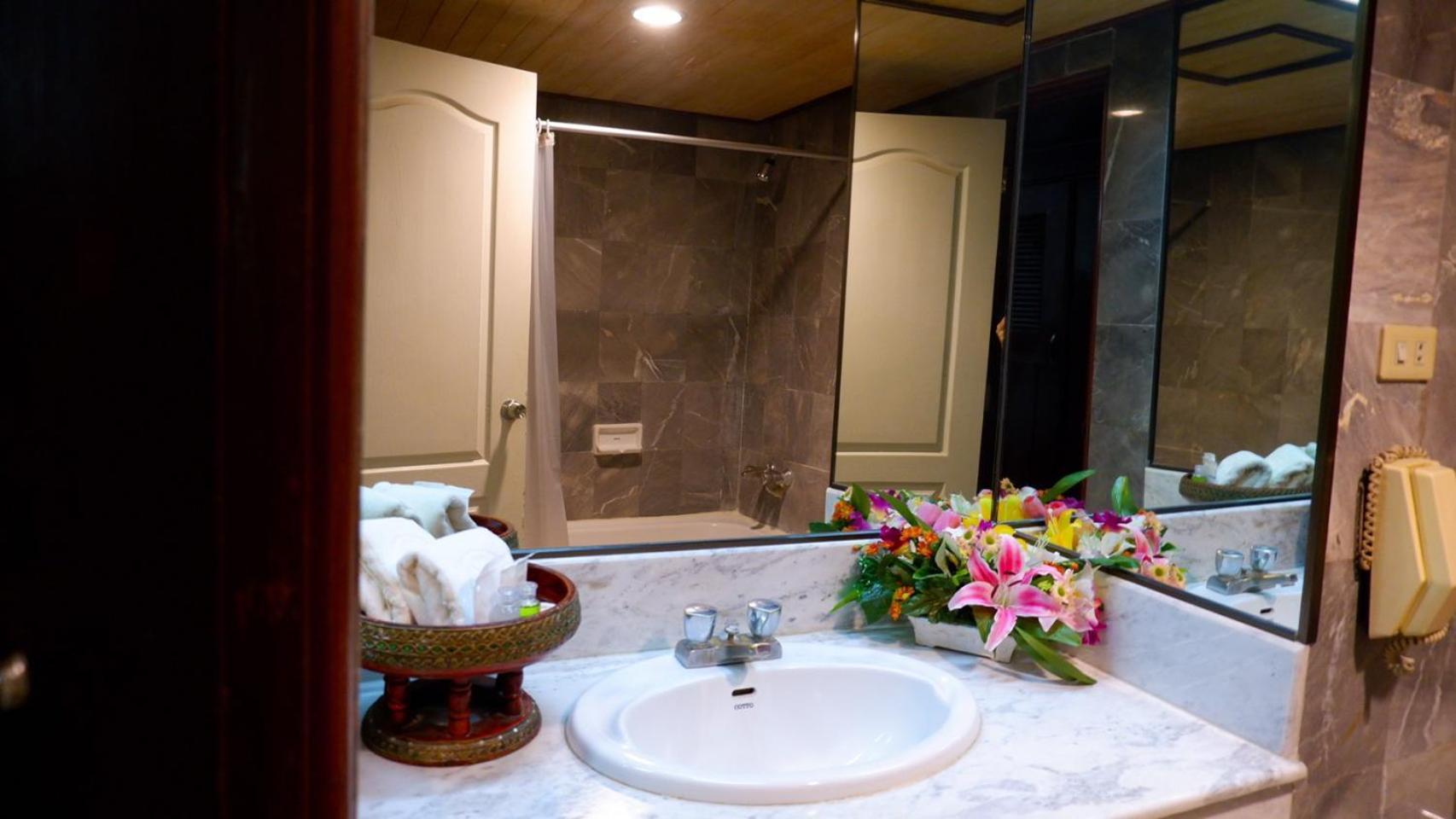Lampang Wieangthong Hotel Exterior photo